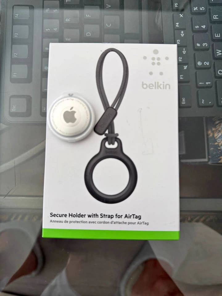 Apple Airtag + Belkin holder/strap