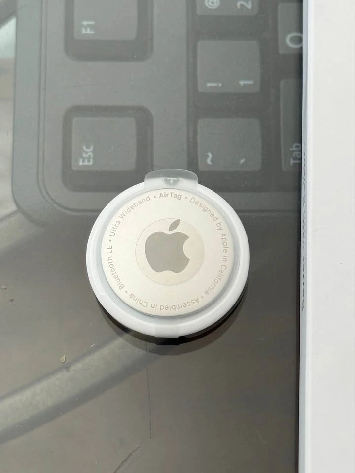 Apple Airtag + Belkin holder/strap - photo 2