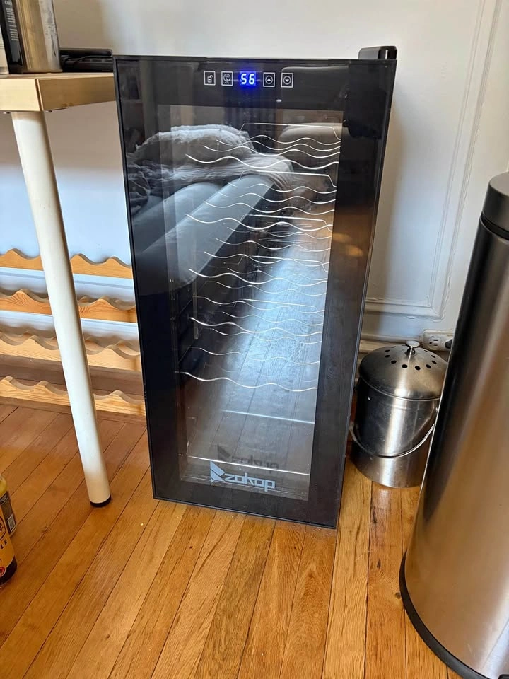 Wine fridge (18 bottles)