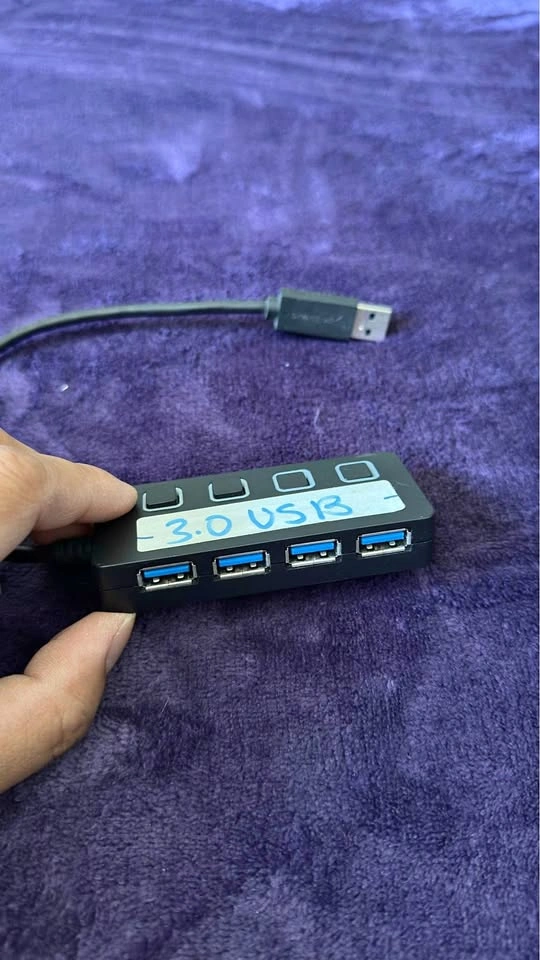 Fast USB 3.0 extension with multiple on/off switches