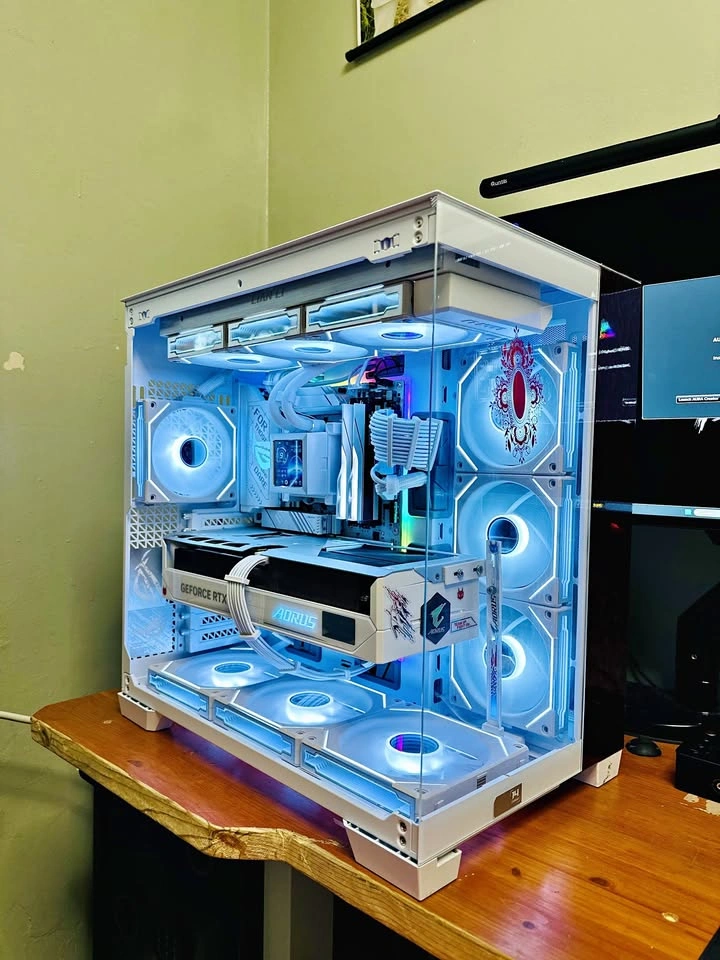 Ultimate 4K White THEME Gaming PC | RTX 5080 | Ryzen 7 9800X3D