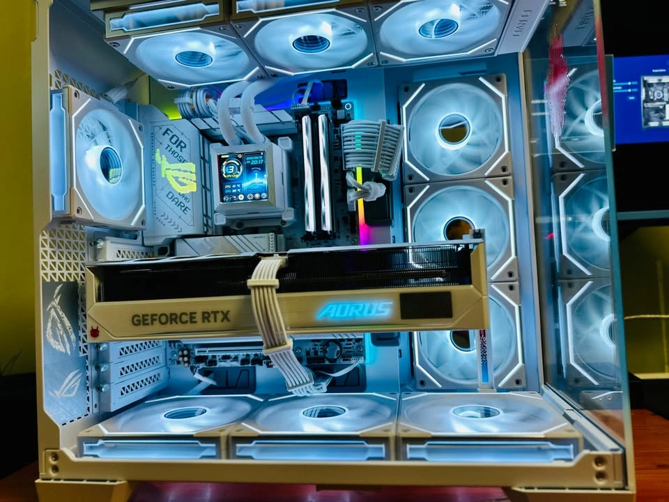 Ultimate 4K White THEME Gaming PC | RTX 5080 | Ryzen 7 9800X3D - photo 3