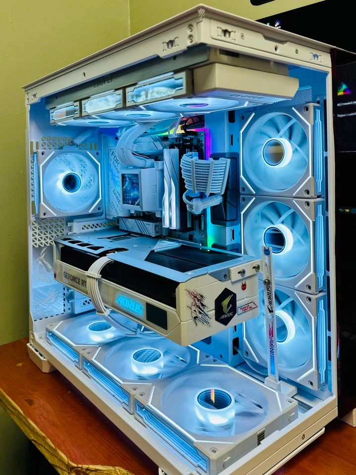 Ultimate 4K White THEME Gaming PC | RTX 5080 | Ryzen 7 9800X3D - photo 4