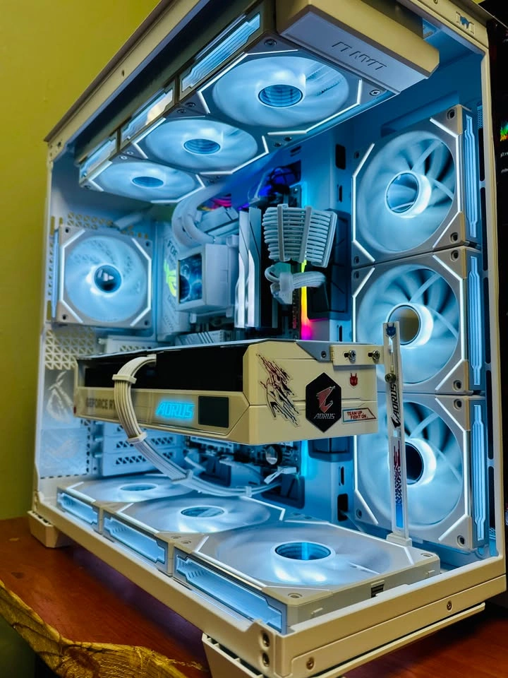 Ultimate 4K White THEME Gaming PC | RTX 5080 | Ryzen 7 9800X3D - photo 5