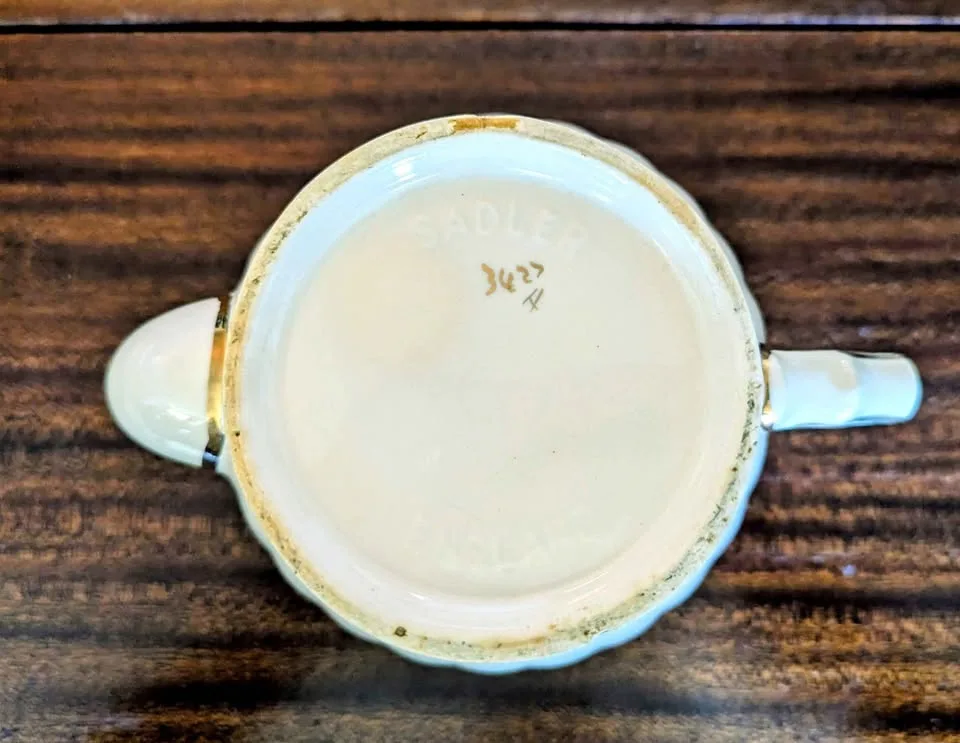 Sadler Teapot, Sugar Bowl & Creamer - White & Red Roses image indicator(6)