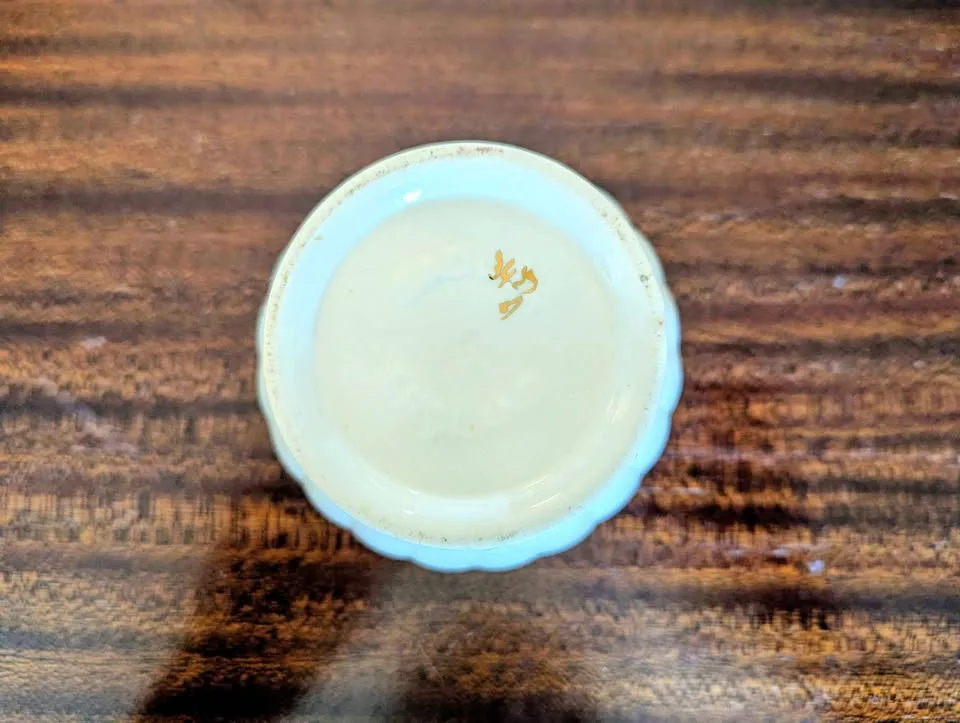 Sadler Teapot, Sugar Bowl & Creamer - White & Red Roses image indicator(10)