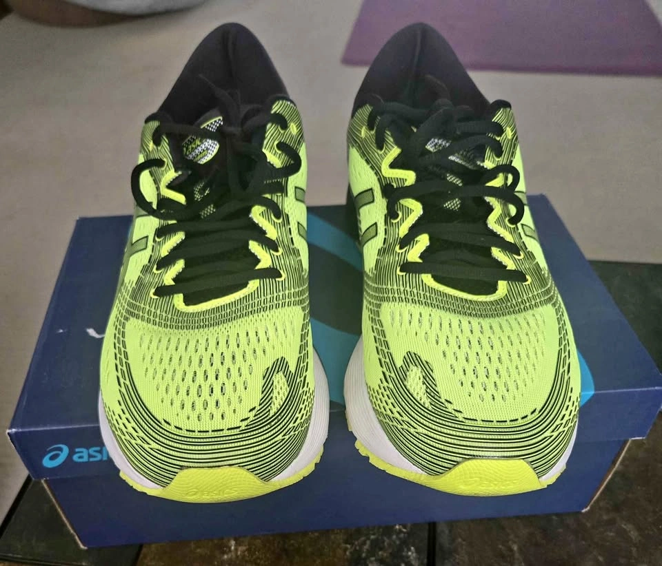 Men's Asics Gel Nimbus 21. New with box. Size 13.