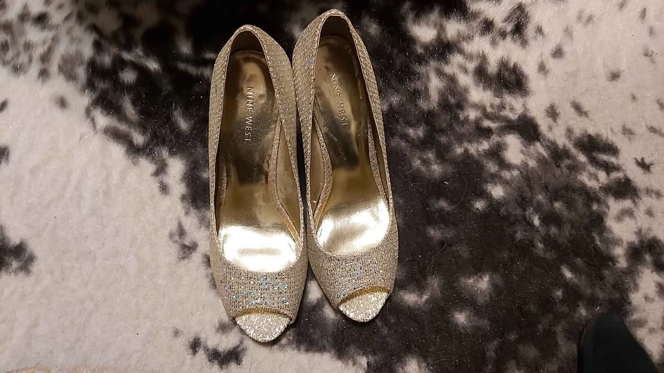 Size 6.5 Nine West Women's gold open toed heels - photo 2