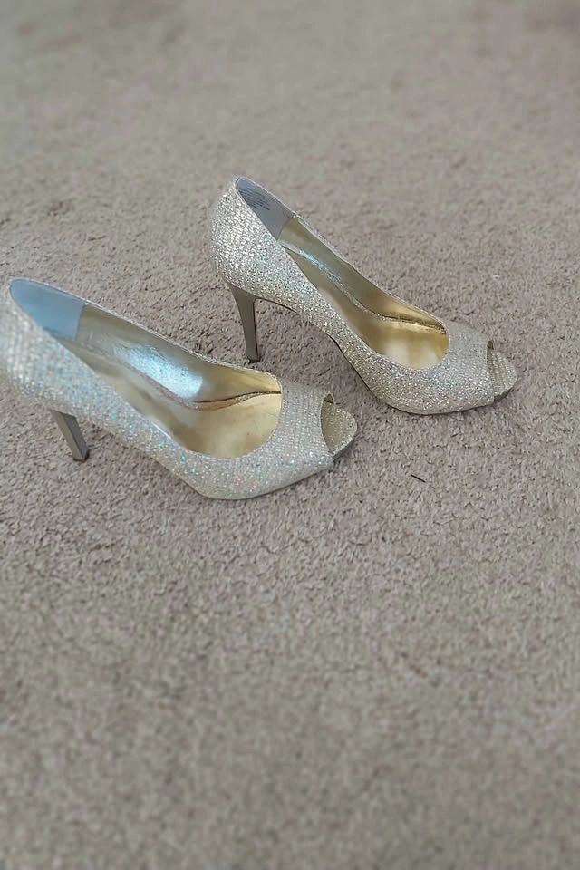 Size 6.5 Nine West Women's gold open toed heels - photo 5