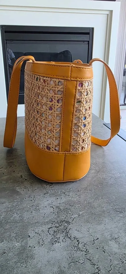 Brand New Love & Lore Rattan Tote Bag with Floral Insert - photo 4