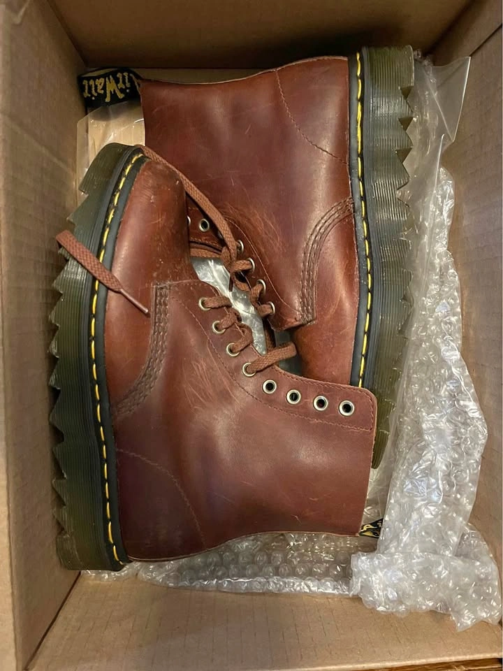 Dr. Martens 1460 Pascal Ziggy Boots ⚽️