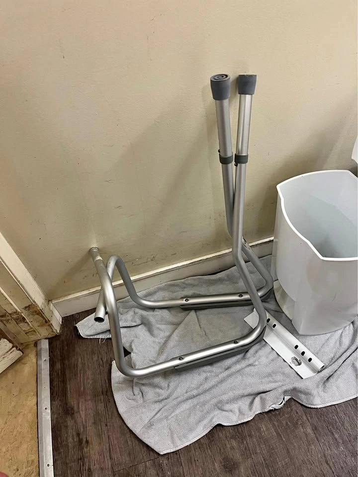 Toilet Safety Frame ⚽️
