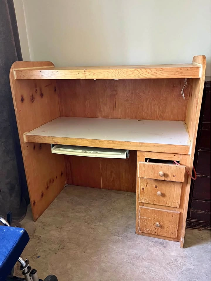 Wooden Desk with Hutch ⚽️