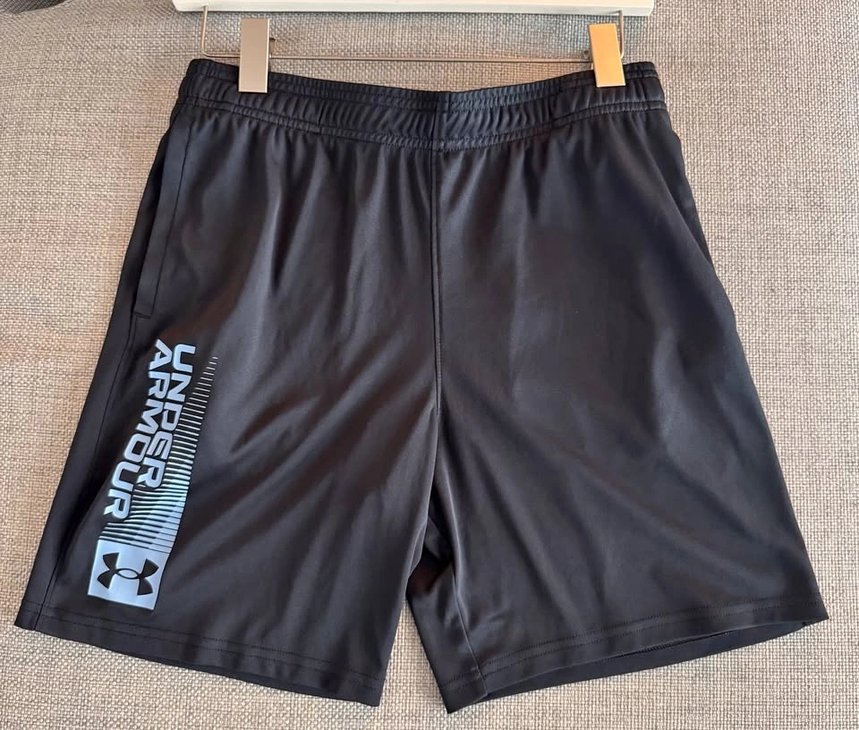 Under Armour Boy's Shorts ~ YXL ⚽️