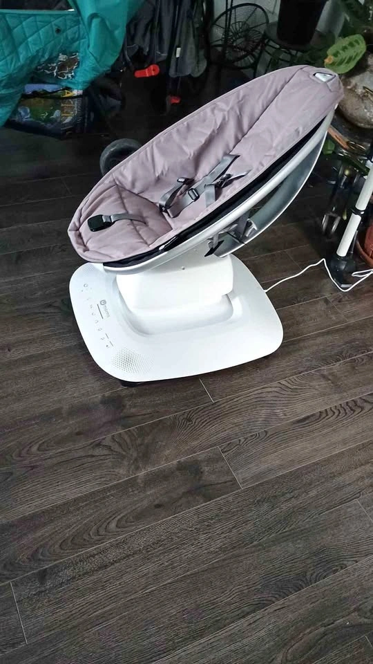 MamaRoo Baby Swing