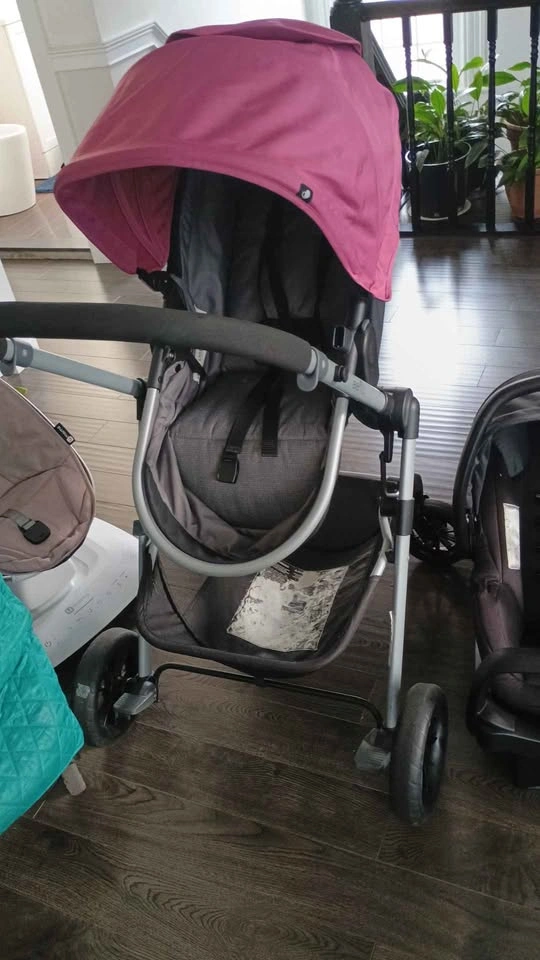 Evenflo Pivot Stroller and Car Seat - photo 2