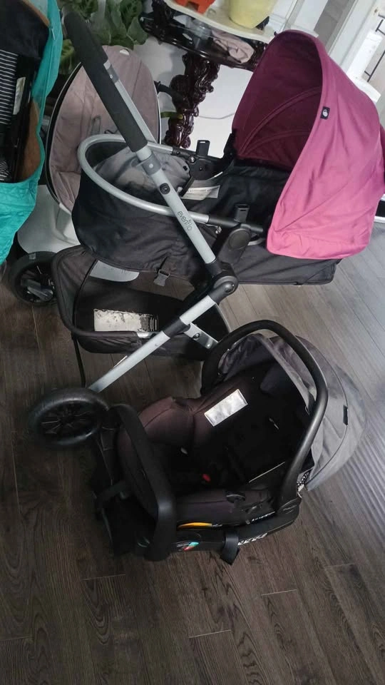 Evenflo Pivot Stroller and Car Seat - photo 4