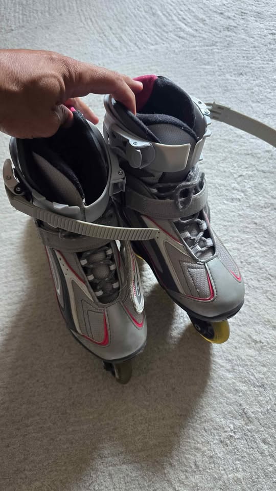 🔥 Rollerblades + Safety Gear – Size 7.5 🔥 - photo 3