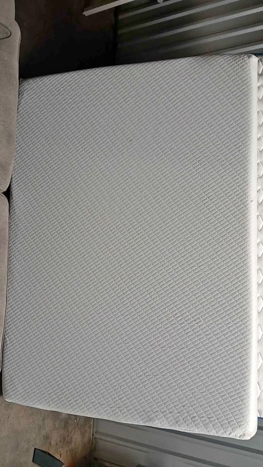 Full size mattress