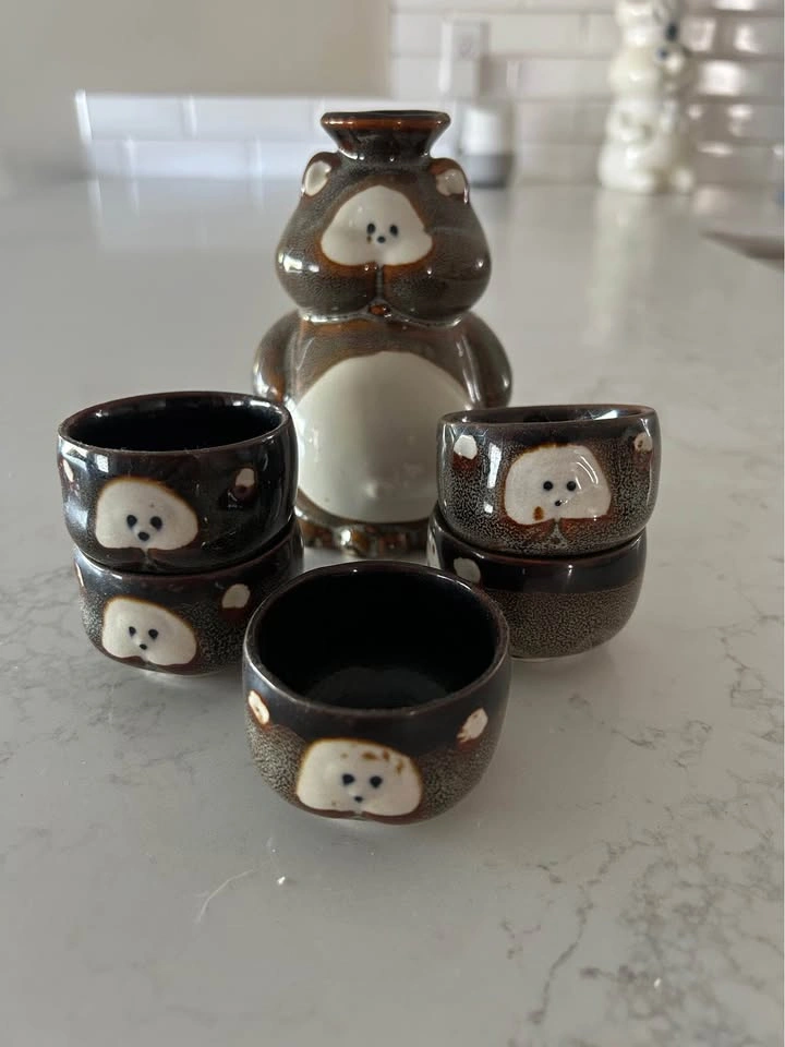Cute Tanuki Sake Set Carafe and Cups - photo 2