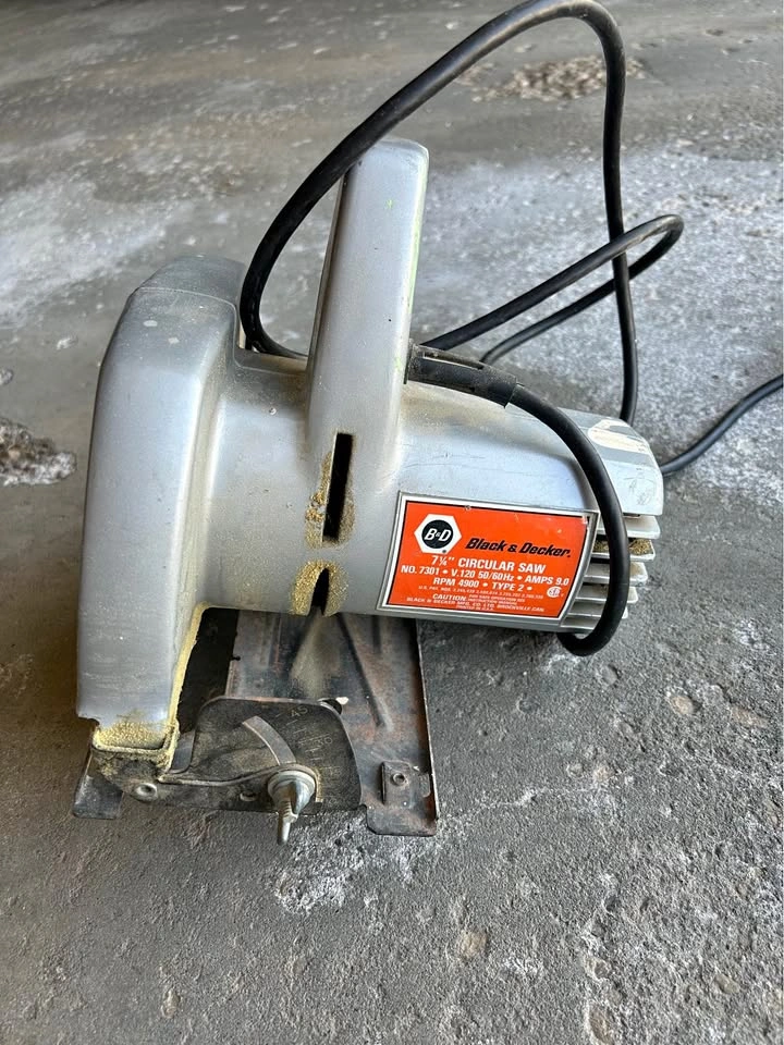 Black & Decker 7 1/4" Circular Saw Model 7301