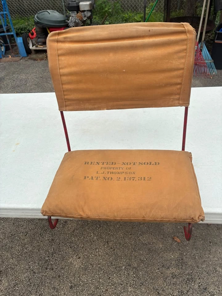 Vintage 1950’s Clip-on Stadium/Boat Chair - photo 2