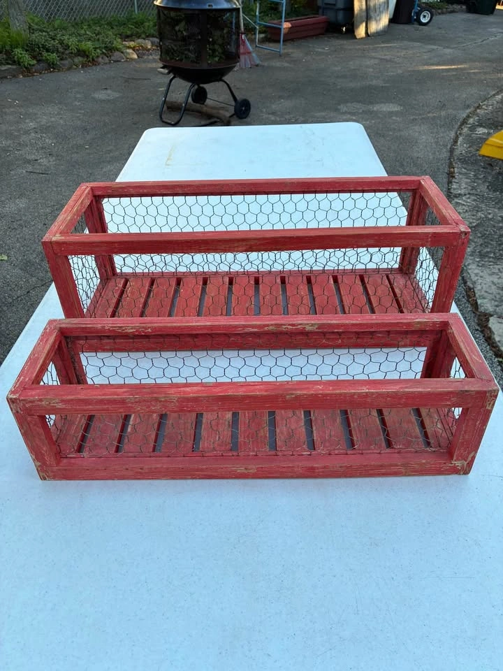 2 Red Distressed Wood Containers w/Wire Mesh Sides - photo 2