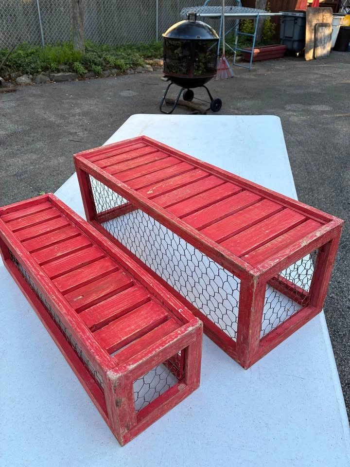 2 Red Distressed Wood Containers w/Wire Mesh Sides - photo 4