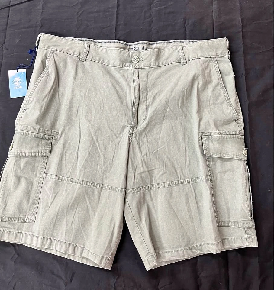 ⚽ Cargo Shorts- Size 40