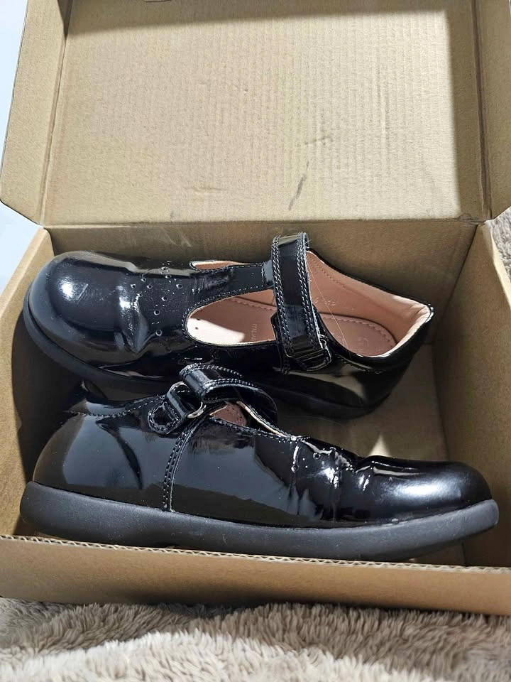 Geox Naimara girls' Mary Jane shoes in black patent leather