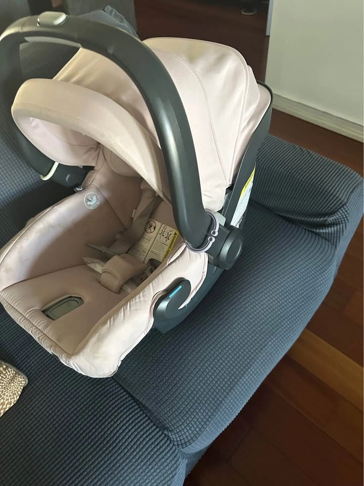 Mesa v2 car seat- pink with the base - photo 3