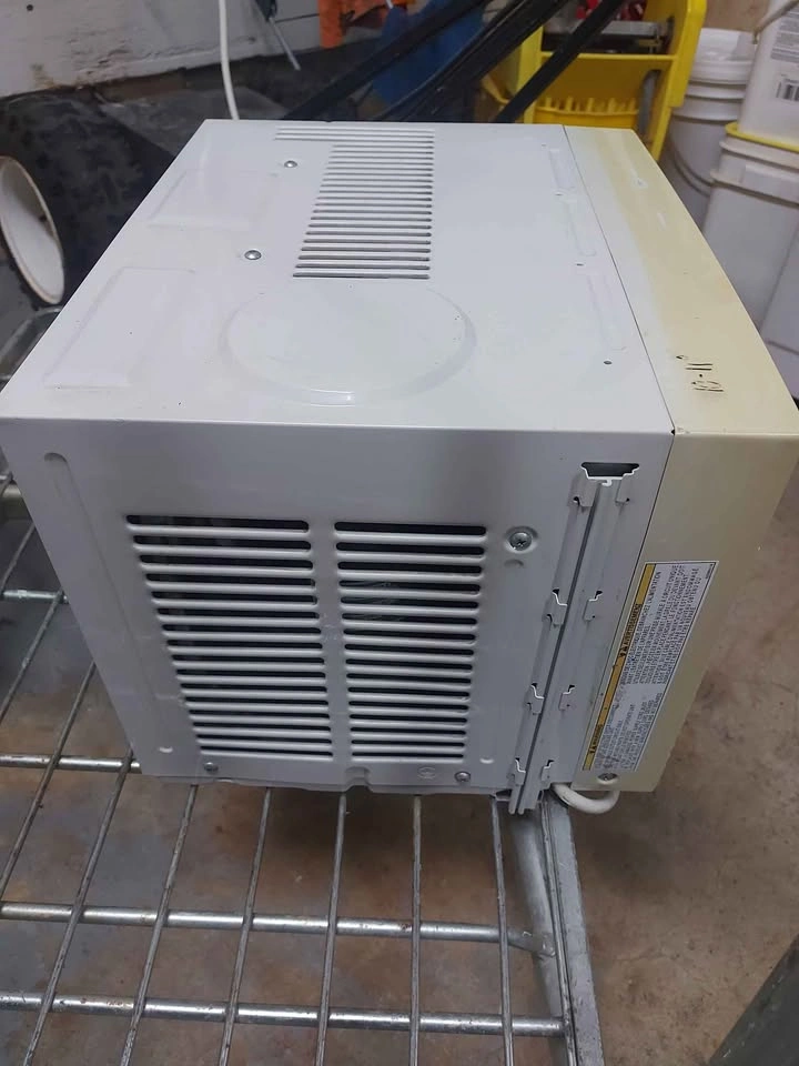 Gree Window Air Conditioner - photo 3