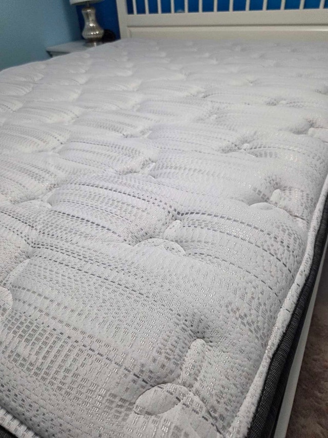 Beautyrest Platinum Oakdale CT Queen Mattress headboard - photo 5