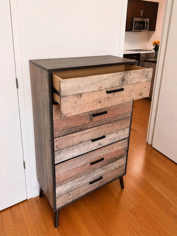 Queen Bed, Mattress and Dresser - Complete Bedroom Set - photo 2
