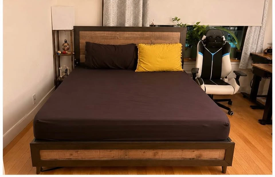 Queen Bed, Mattress and Dresser - Complete Bedroom Set - photo 4