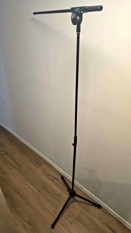 Apex Tripod Stand (Adjustable)