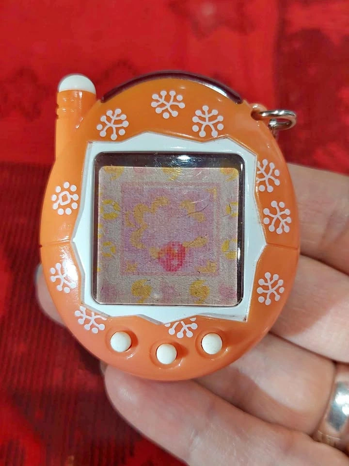 ⚽️ Vintage 2005 Tamagotchi Akai - Pink Fruit