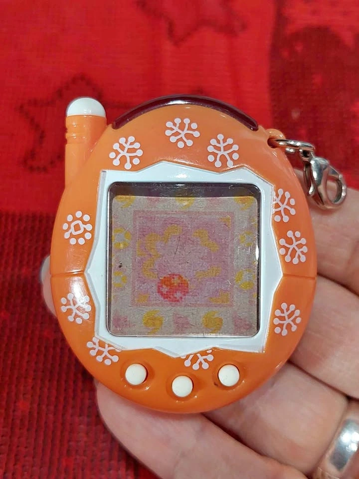 ⚽️ Vintage 2005 Tamagotchi Akai - Pink Fruit