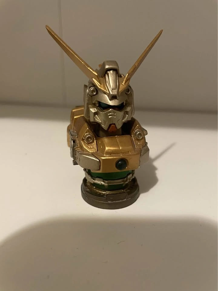 ⚽️ Gundam - Vintage Golden Shining Gundam Bust! - photo 2