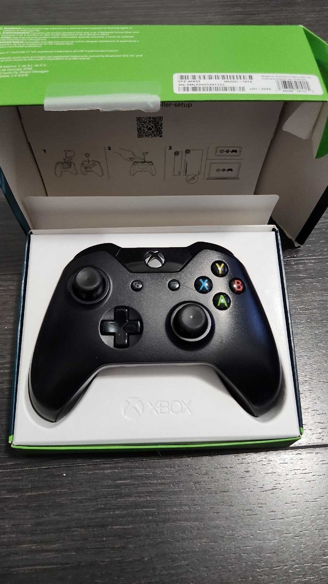 Official Xbox One Wireless Controller – Great Condition