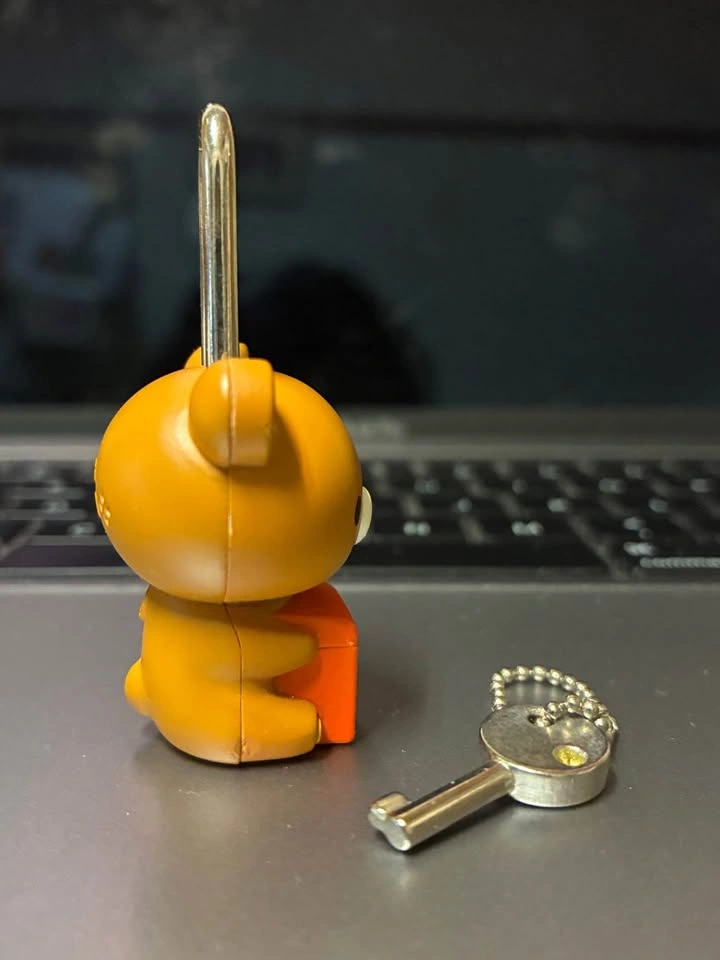 ⚽️ Vintage Rilakkuma Treasure Lock with Gem Key Charm - photo 2