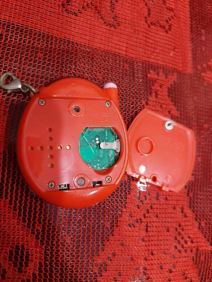 ⚽️ Rare Vintage 2005 Tamagotchi Keitai - Aloha Red! - photo 3