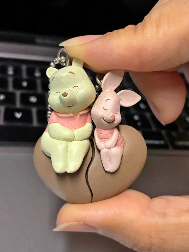 ⚽️ Disney Vintage Valentines Chocolate BFF Heart Keychains