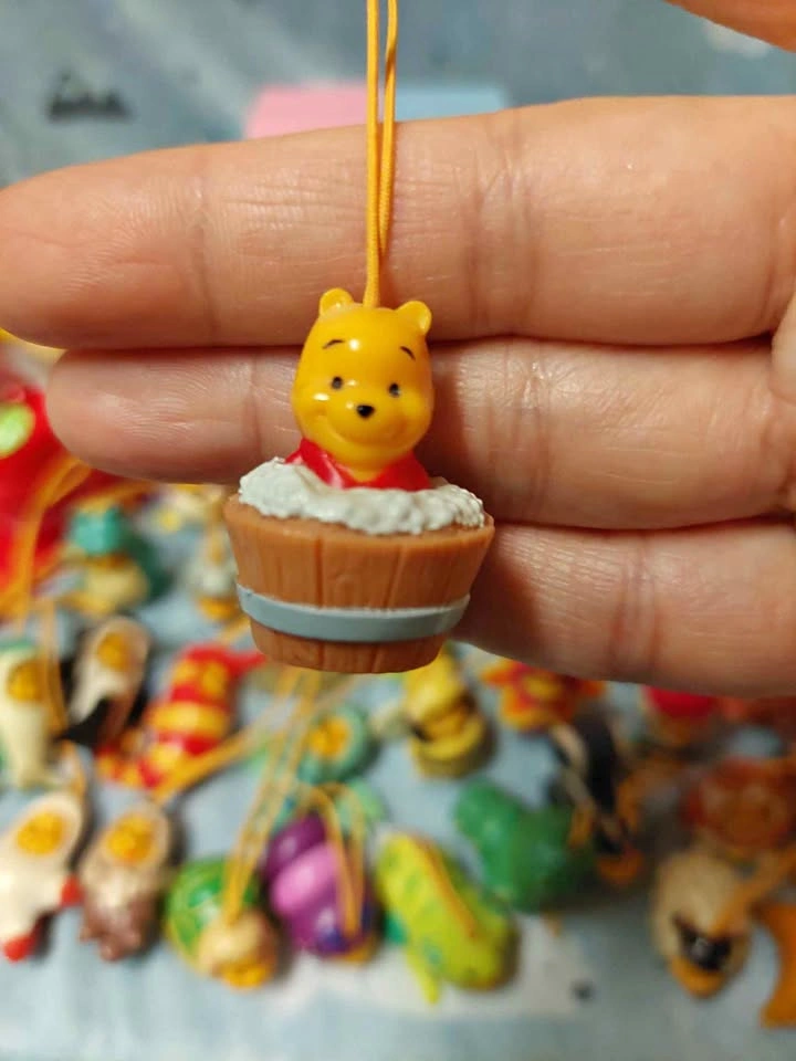 ⚽️ Peek-a-Pooh Vintage Phone/Bag Charm - Bath Tub Pooh