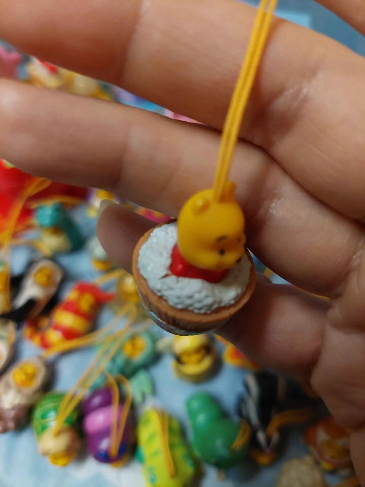 ⚽️ Peek-a-Pooh Vintage Phone/Bag Charm - Bath Tub Pooh - photo 3