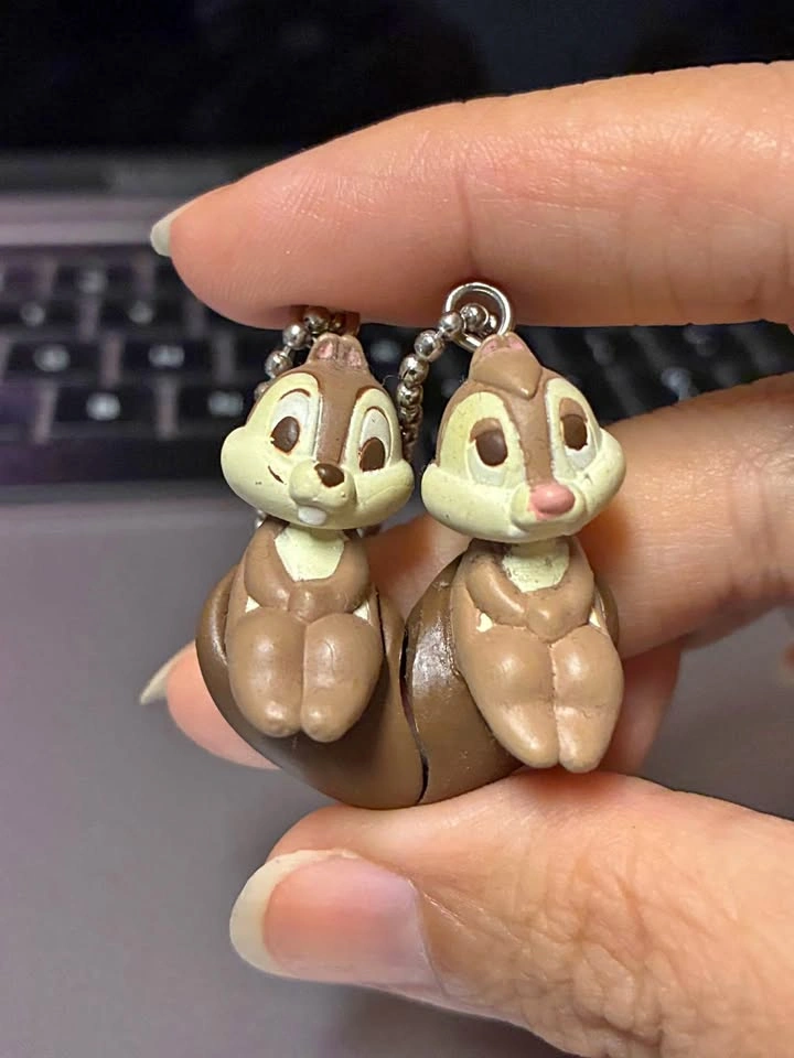 ⚽️ Disney - Vintage Valentines Chocolate BFF Heart Keychains