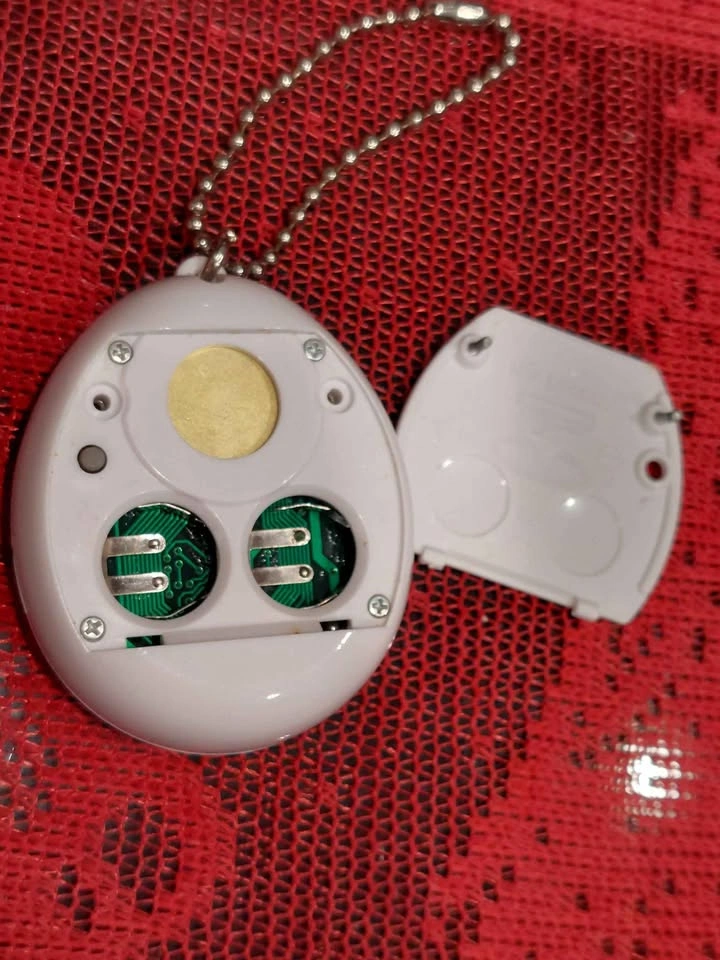 ⚽️ Vintage 1996 Tamagotchi P1 - All-White & EN language! - photo 3
