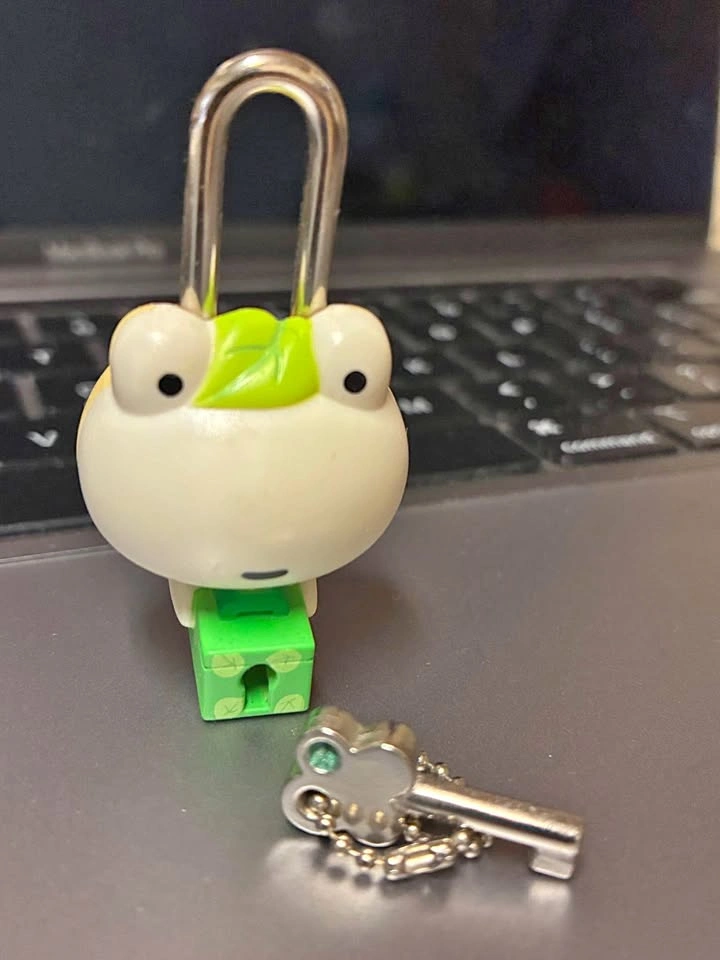 ⚽️ San-X Vintage Tsuginohi Kerori Treasure Lock Keychain