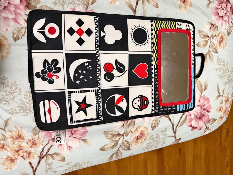 High contrast cards for baby