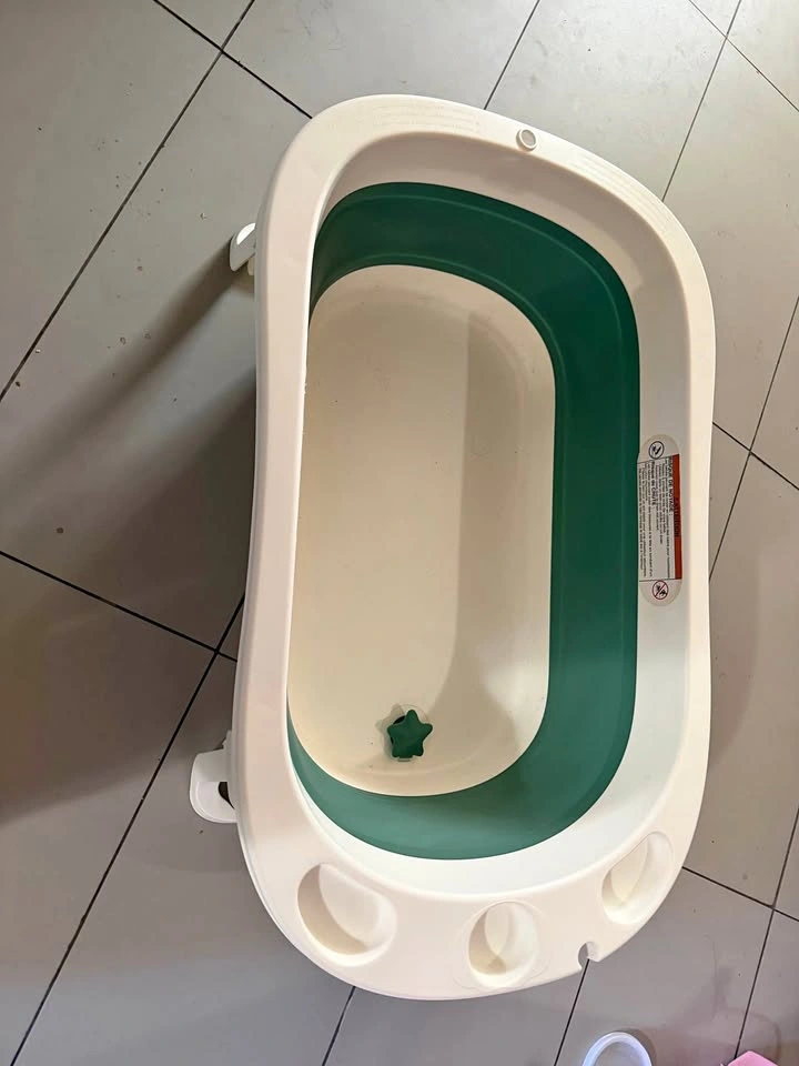 Baby bath tub